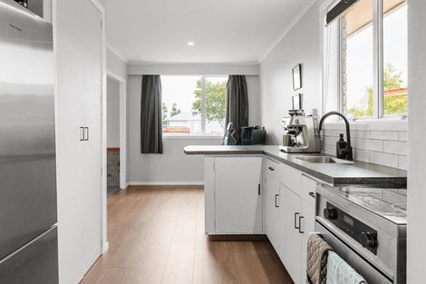 Photo of property in 21 Rhonda Avenue, Deanwell, Hamilton, 3206