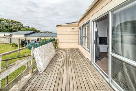 Photo of property in 16 Aotea Street, Castlecliff, Whanganui, 4501