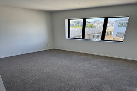 Photo of property in 14 Medallion Drive, Oteha, Auckland, 0632