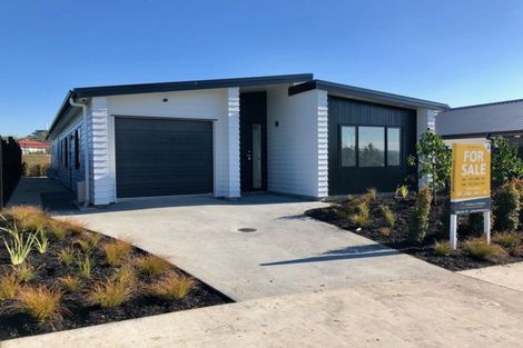 Photo of property in 40 Lumbarda Drive, Kumeu, 0810