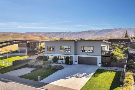 Photo of property in 71 Stratford Drive, Mount Pisa, Cromwell, 9383