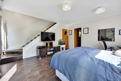 Photo of property in 30a Cheltenham Terrace, Newlands, Wellington, 6037