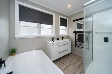 Photo of property in 2 Chester Crescent, West End, Palmerston North, 4410