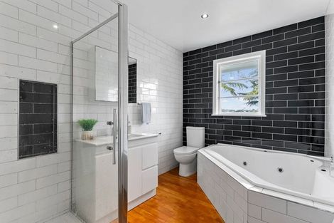 Photo of property in 41 Bassett Road, Johnsonville, Wellington, 6037