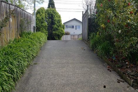 Photo of property in 88 Chivalry Road, Glenfield, Auckland, 0629