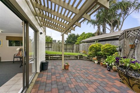Photo of property in 1/10 Kiteroa Terrace, Rothesay Bay, Auckland, 0630
