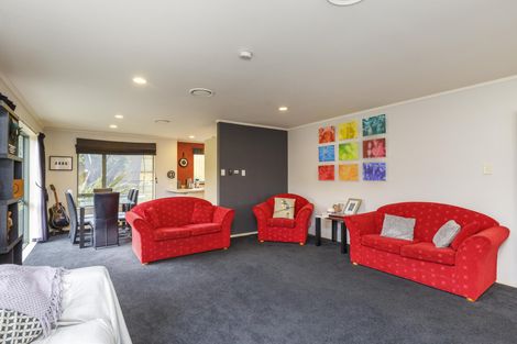 Photo of property in 3 Logan Way, Kelvin Grove, Palmerston North, 4414
