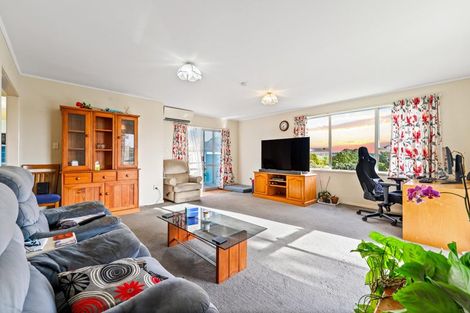 Photo of property in 18 Peterhouse Place, West Harbour, Auckland, 0618