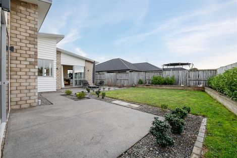 Photo of property in 16 Teatree Close, Huntington, Hamilton, 3210