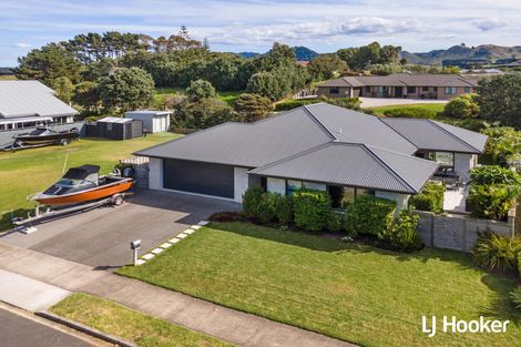 Photo of property in 11 Ian Place, Waihi Beach, 3611