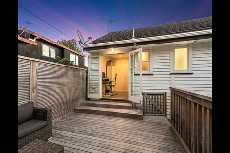 Photo of property in 12 Arahoe Road, New Lynn, Auckland, 0600