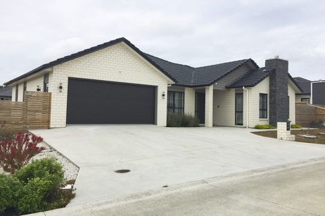 Photo of property in 6 Kohia Way, Huapai, Kumeu, 0810