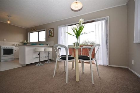 Photo of property in 3/1a Amberley Avenue, Te Atatu South, Auckland, 0610