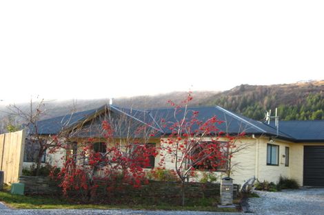 Photo of property in 10 Innes Place, Arrowtown, 9302