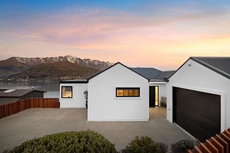 Photo of property in 7 Sunrise Lane, Queenstown, 9300