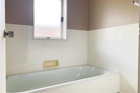 Photo of property in 1/32 Matuhi Rise, Henderson, Auckland, 0612