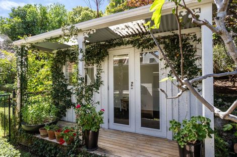 Photo of property in 15 Muritai Crescent, Havelock North, 4130