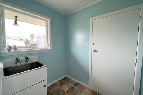 Photo of property in 1/2a Jennifer Place, Papatoetoe, Auckland, 2025