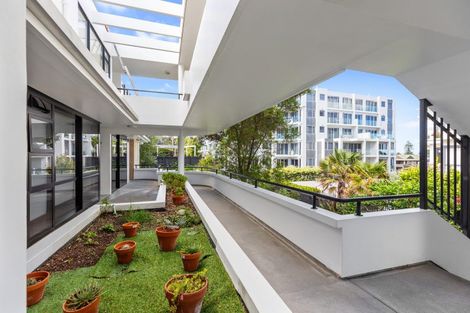 Photo of property in 10 Marine Parade, Mount Maunganui, 3116