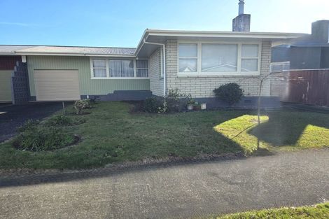 Photo of property in 52 Karaka Crescent, Levin, 5510