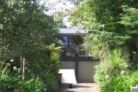 Photo of property in 4 Hadfield Street, Beach Haven, Auckland, 0626