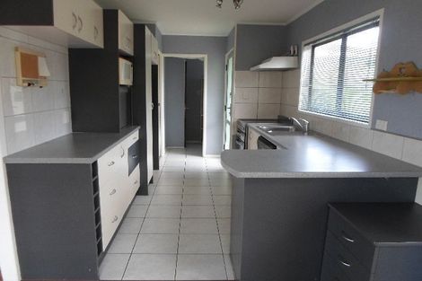 Photo of property in 1/7 Deverell Place, Northcross, Auckland, 0632