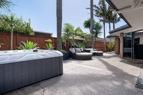 Photo of property in 32 Aranui Drive, Papamoa Beach, Papamoa, 3118