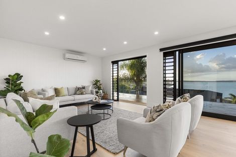 Photo of property in 16 Island View Terrace, Cockle Bay, Auckland, 2014