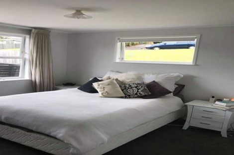 Photo of property in 1/20 Penning Road, Castor Bay, Auckland, 0620