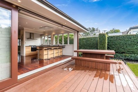 Photo of property in 18 Wairoa Road, Narrow Neck, Auckland, 0624