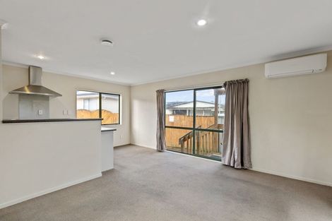 Photo of property in 15 Edwin Freeman Place, Ranui, Auckland, 0612