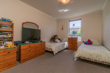 Photo of property in 29 Verdale Circle, Glen Eden, Auckland, 0602