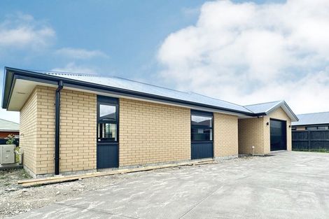 Photo of property in 33 Akoranga Place, Hornby, Christchurch, 8042