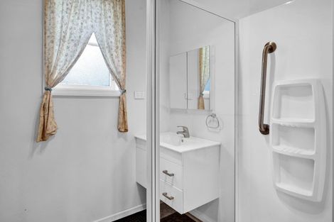 Photo of property in 10 Bone Crescent, Hawera, 4610