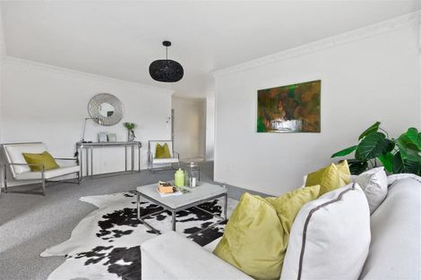 Photo of property in 15a Correa Court, Goodwood Heights, Auckland, 2105