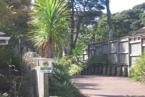 Photo of property in 11f Woodfern Crescent, Titirangi, Auckland, 0604