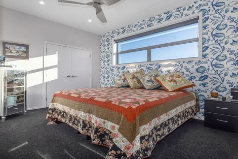 Photo of property in 10 Queen Street West, Levin, 5510