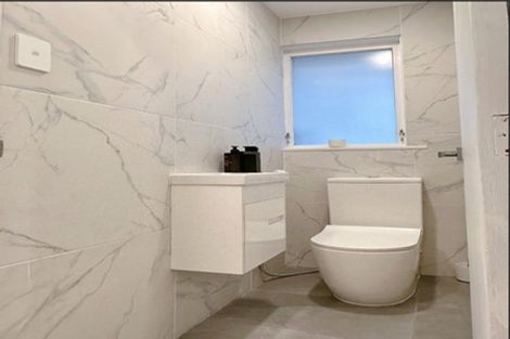 Photo of property in 32 Felgrove Street, Glendene, Auckland, 0602