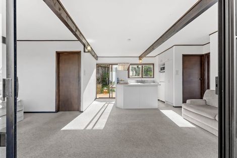 Photo of property in 32 Zita Avenue, Matakatia, Whangaparaoa, 0930