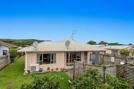 Photo of property in 13 Edgewater Grove, Whakatane, 3120