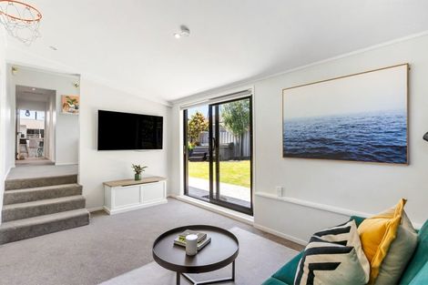 Photo of property in 30 Fairdale Place, Birkdale, Auckland, 0626