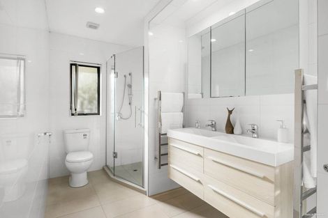 Photo of property in 17 Ohau Court, Fairview Heights, Auckland, 0632