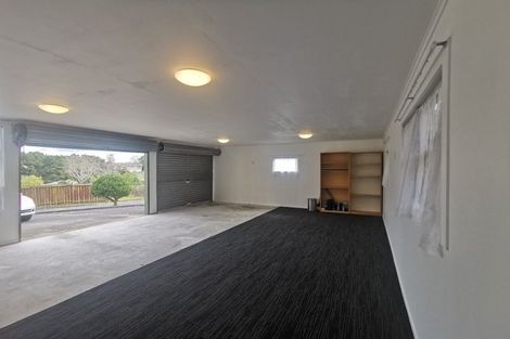 Photo of property in 17 Palmetto Place, Goodwood Heights, Auckland, 2105