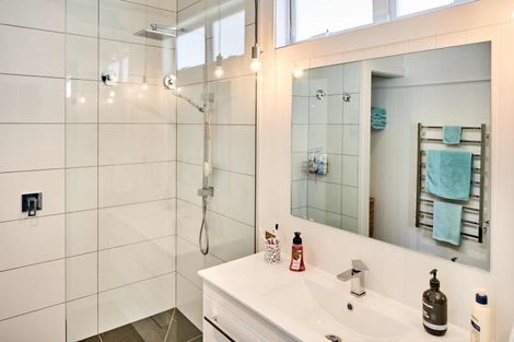 Photo of property in 10 York Street, Moera, Lower Hutt, 5010