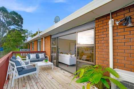 Photo of property in 2/12 Grimshaw Place, Henderson, Auckland, 0612