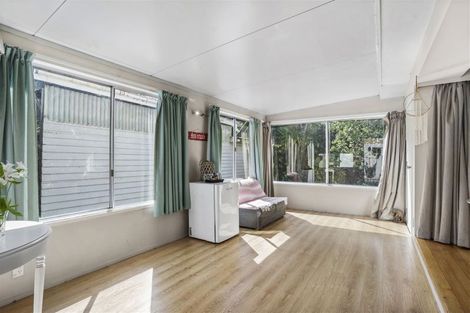 Photo of property in 29a Glenfern Road, Mellons Bay, Auckland, 2014