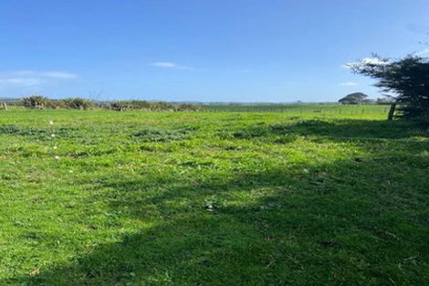 Photo of property in 84 Kaihau Road, Karioitahi, Waiuku, 2683
