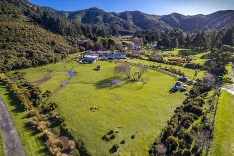 Photo of property in 147 Upper Fitzherbert Road, Wainuiomata, 5373