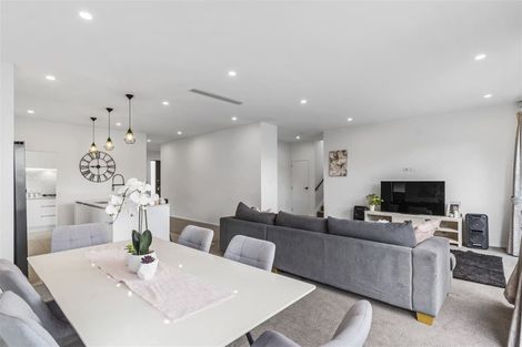 Photo of property in 10 Huaota Place, Botany Downs, Auckland, 2010