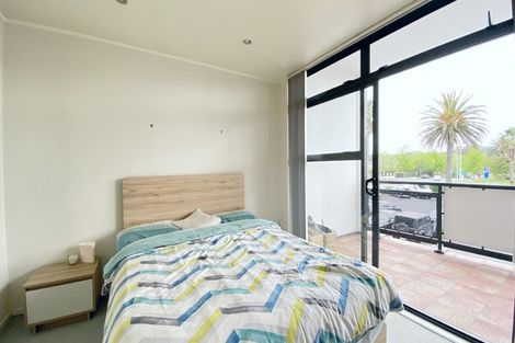 Photo of property in 6/372 Rosedale Road, Rosedale, Auckland, 0632